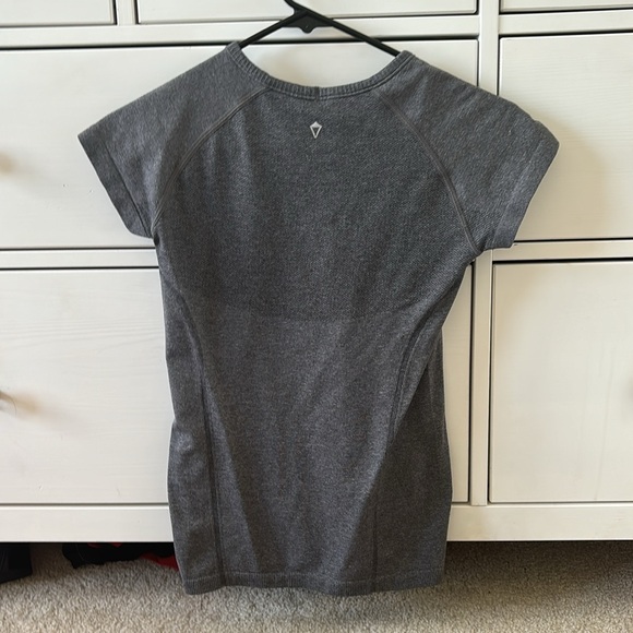 ivivva grey top - Picture 3 of 3